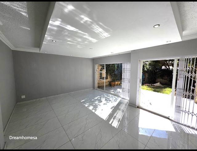 2 BEDROOM TOWNHOUSE FOR SALE IN MORNINGSIDE